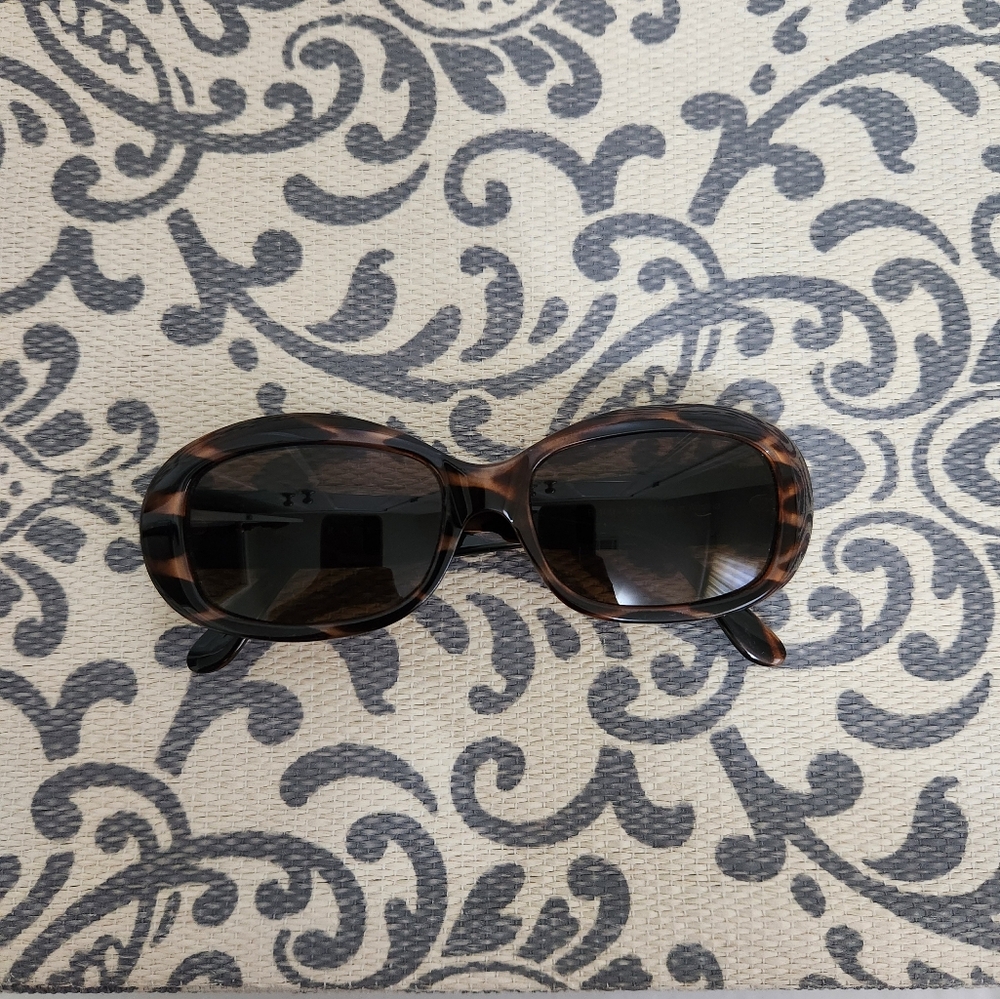 Vintage Ellen Tracy  Brown Oval Sunglasses - Picture 2 of 7